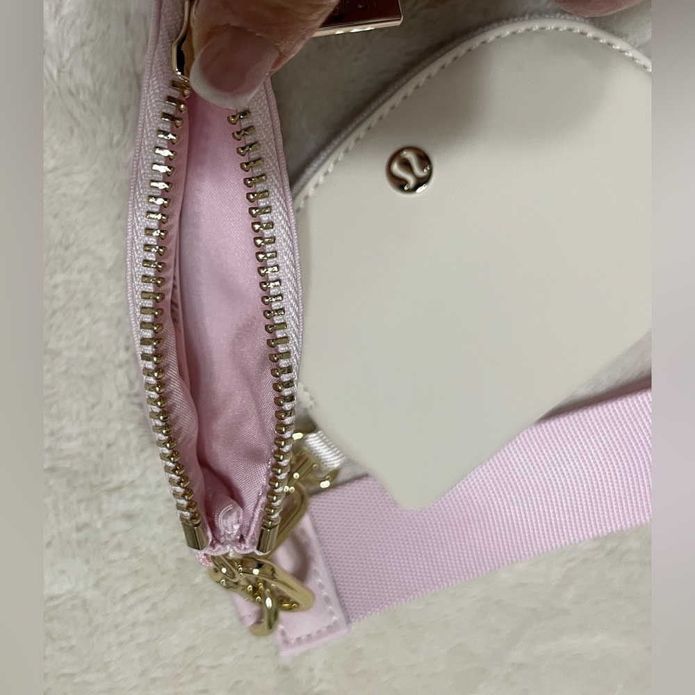 NWOT lululemon athletica White Opal Meadowsweet Pink Dual Pouch Wristlets - Picture 5 of 6